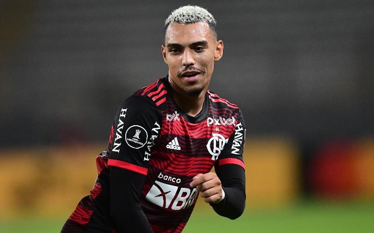 Corinthians anuncia a contratação do lateral Matheus França, ex-Flamengo