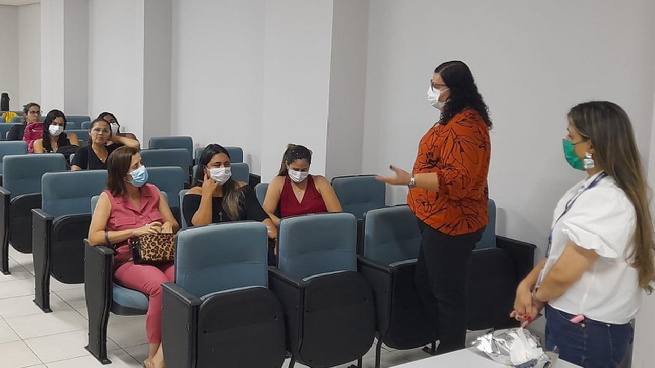 Roda de conversa amplia abordagem sobre gravidez precoce e saúde mental de adolescentes
