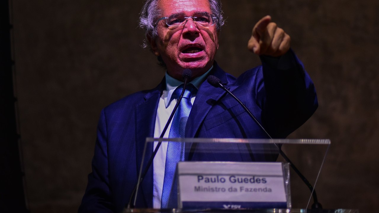 Guedes diz que, com câmbio baixo, até Empregada doméstica estava indo para Disney