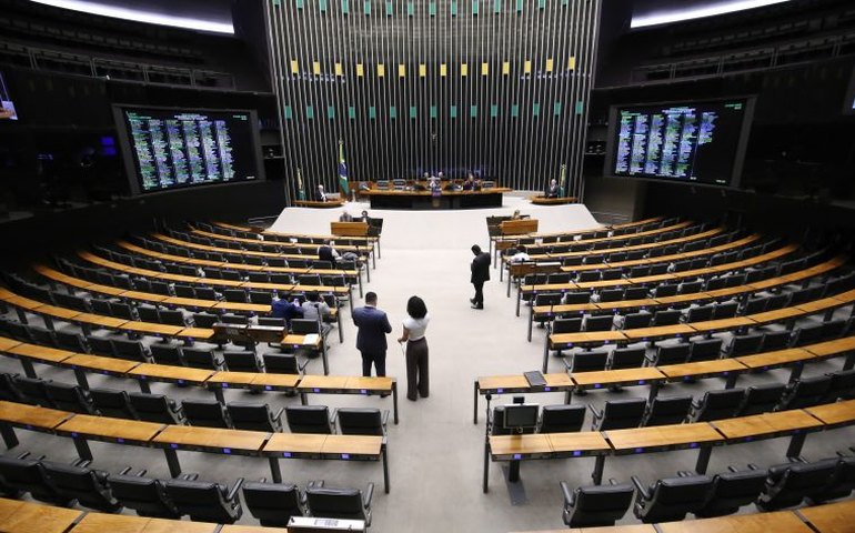 Deputados retomam análise de projeto que regulamenta a reforma tributária