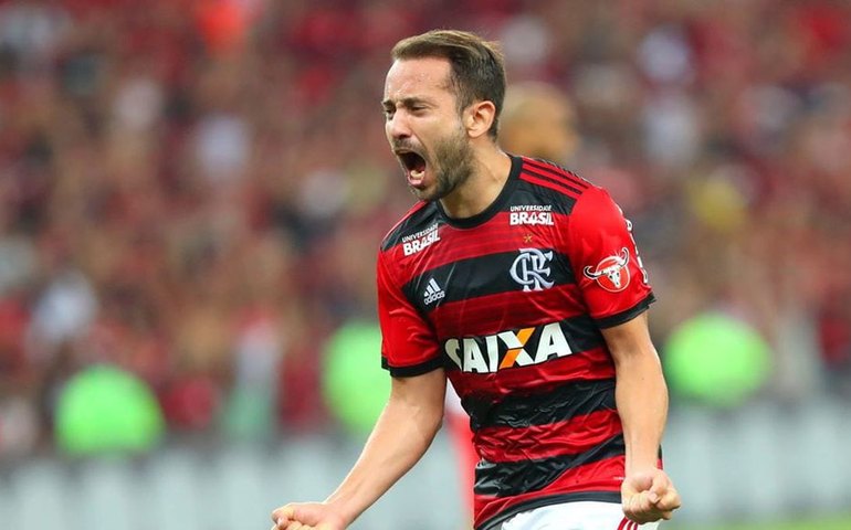 Éverton Ribeiro, Diego Ribas e Rodinei têm redes sociais invadidas