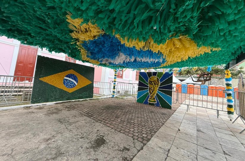 Alurb transforma mais de 50 mil tampinhas em painéis da Seleção Brasileira e do sonho do hexa no São João Massayó