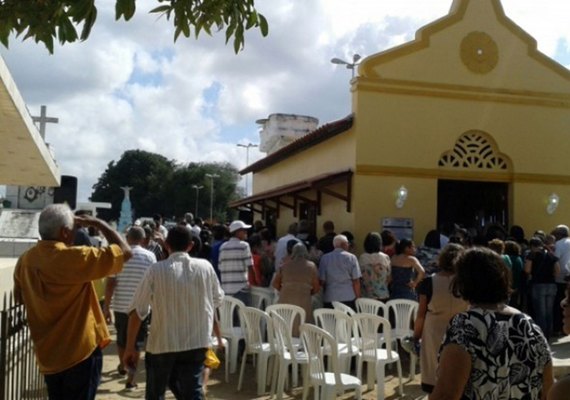 Cemitérios de Arapiraca tem movimento intenso neste Dia de Finados
