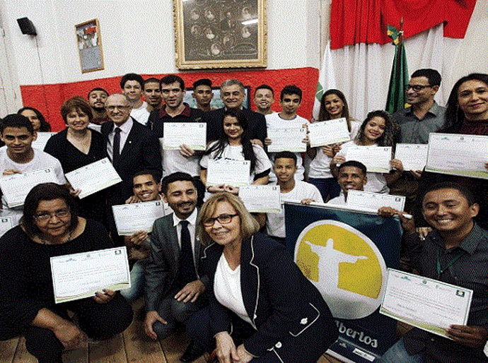 Profissionais recebem certificados de qualificação para atuarem na Olimpíada