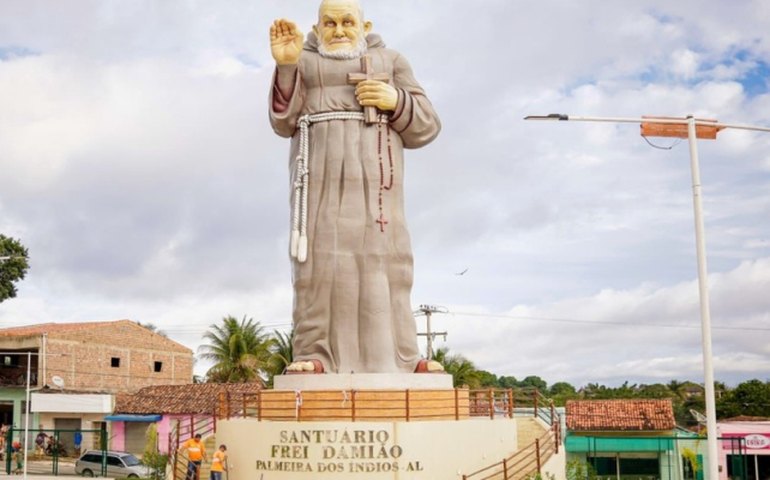 Romaria de Frei Damião acontece entre os dias 8 e 10, em Canafístula, Palmeira dos Índios