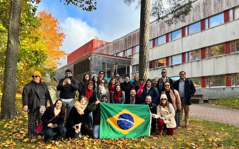 Vencedores de concurso, servidores da Educação participam de imersão tecnológica na Europa