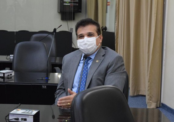 Ricardo Nezinho solicita reabertura de feiras de animais em Alagoas