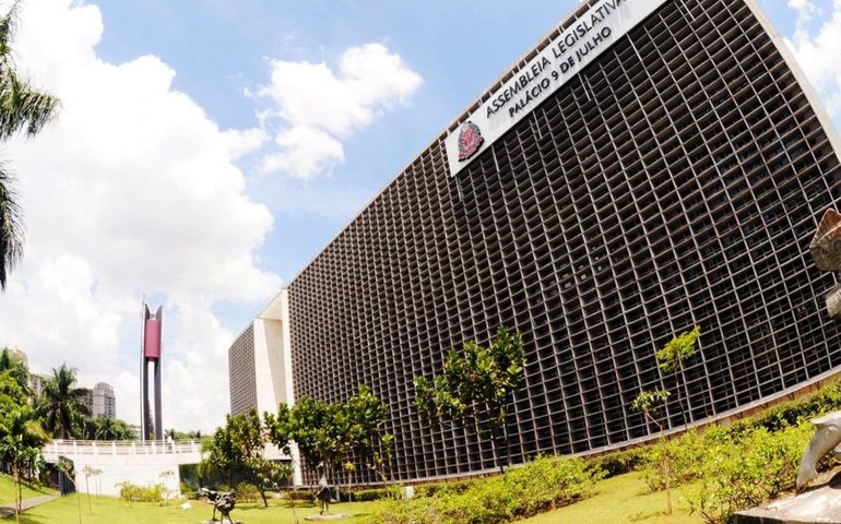 Covid: Alesp aprova projeto que proíbe exigência de comprovante de vacina em SP