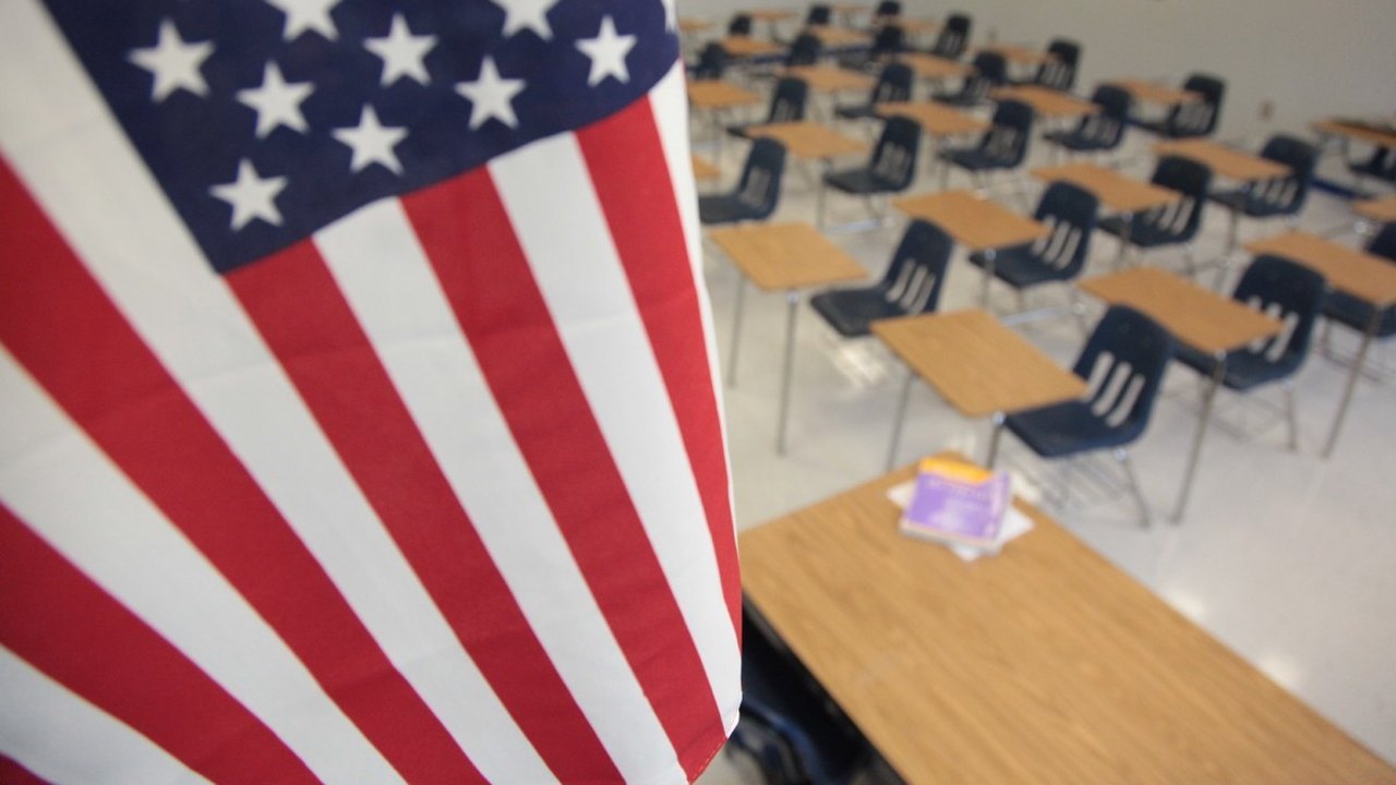 Deputados do Tennessee aprovam lei que permite professores armados nas salas de aula