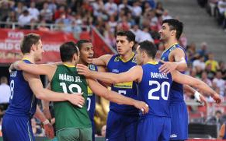 Brasil bate a Rússia por 3 sets a 0 e se classifica para as semifinais do Mundial