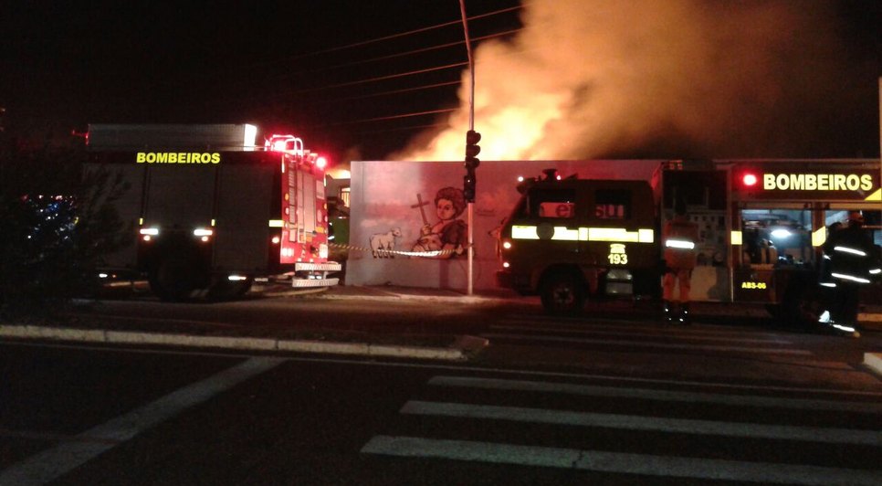 CEMITÉRIO INCENDIO / Foto: INTERNET