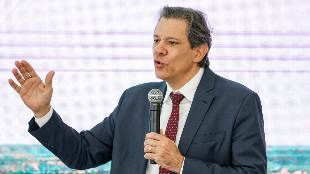 Haddad anuncia isenção do Imposto de Renda para pessoas que ganham até R$ 5 mil mensais
