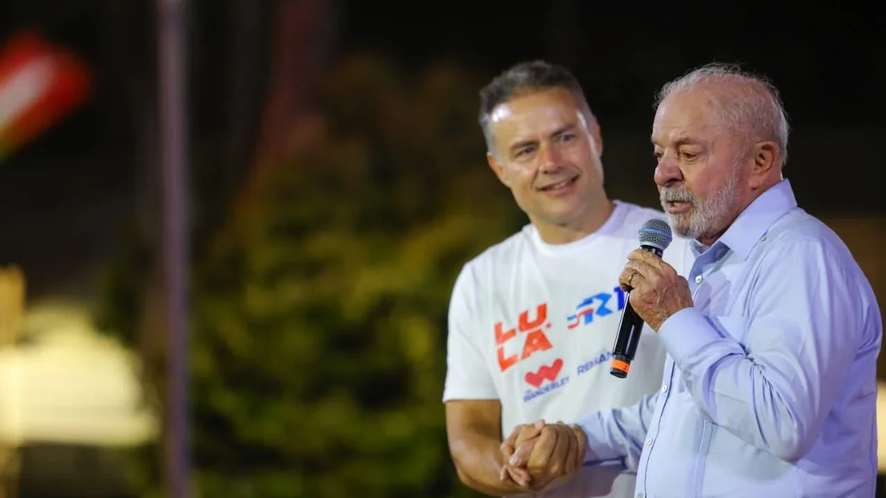 Em discurso Lula manda recado para JHC: “Raposa não toma conta de galinheiro”