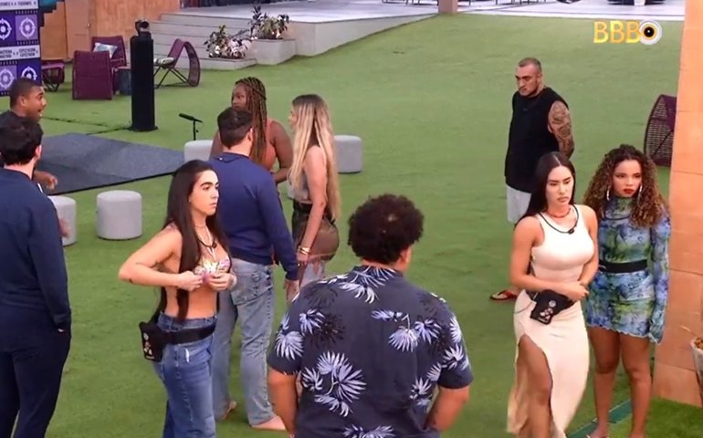 Yasmin Brunet parte pra cima de Davi em treta no BBB 24: “Seu c*. Arrombado”
