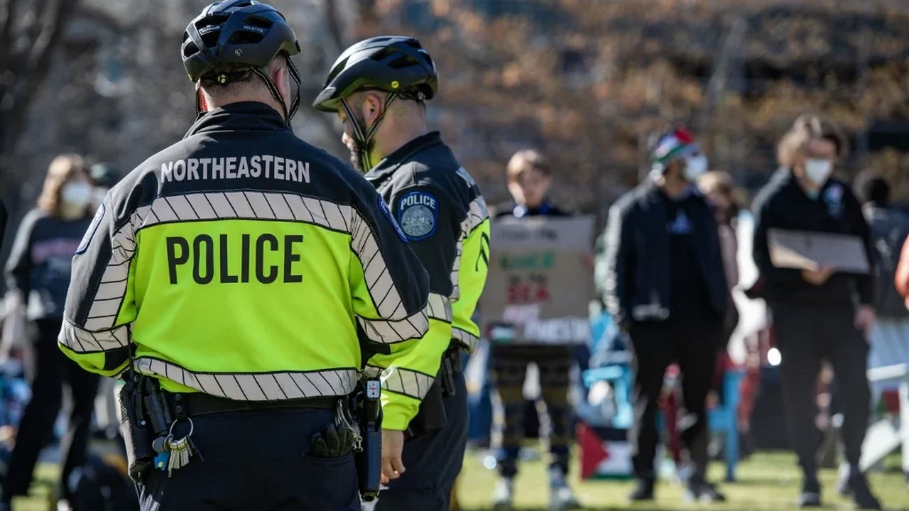 Polícia de Boston detém quase 100 e esvazia acampamento pró-Palestina em universidade nos EUA