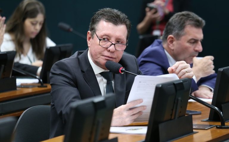 Projeto exige placa em carros para indicar o motorista recém-habilitado