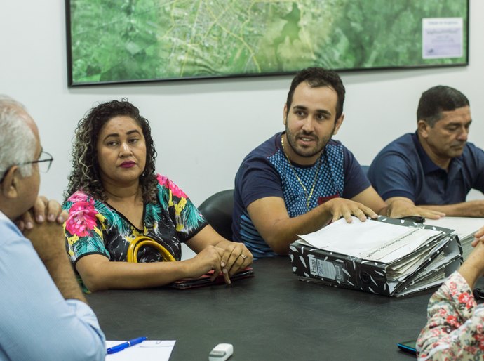 Teófilo escuta solicitações dos conselheiros tutelares durante reunião no Centro Administrativo