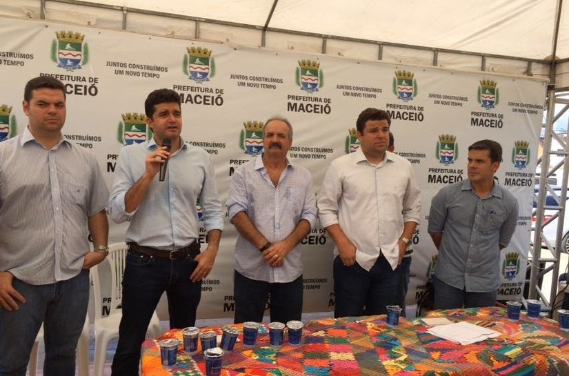 Rui assina ordem de serviço para construção de praça no Canaã