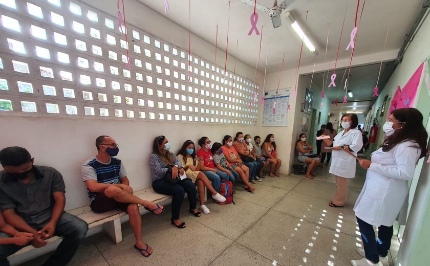 Unidade de Saúde da Pitanguinha discute direitos das pessoas com câncer de mama