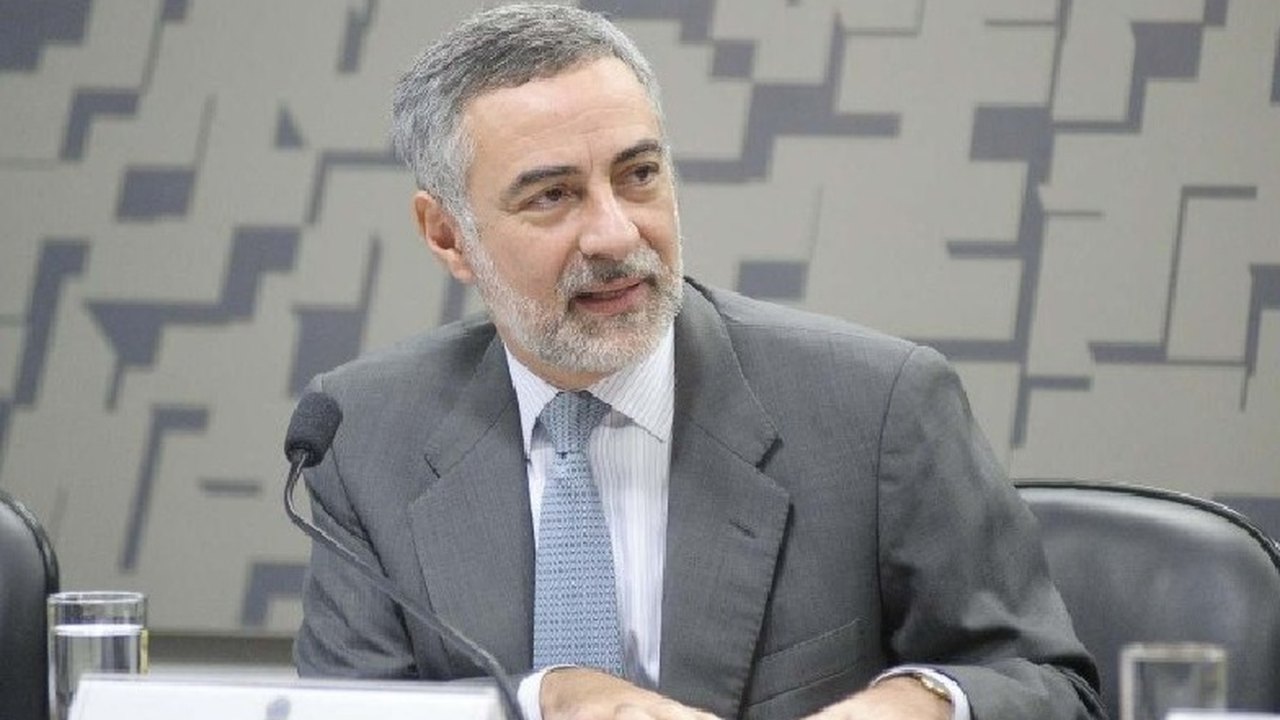 Lula indica Julio Bitelli para embaixada na Argentina, que aceita o nome