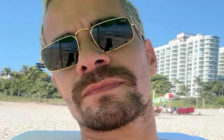 Thiago Martins recebe elogios e provoca web com vídeo em cachoeira