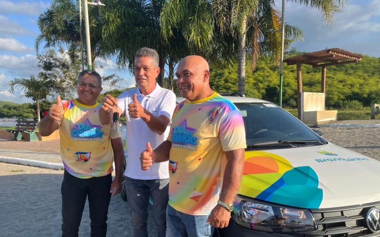 Prefeito de Branquinha reforça frota de veículos