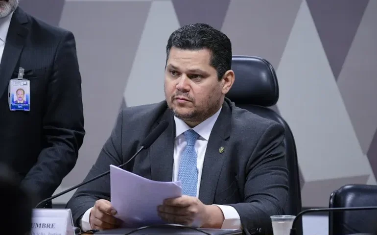 Pacheco e Randolfe exaltam coragem de Davi Alcolumbre à frente do Senado