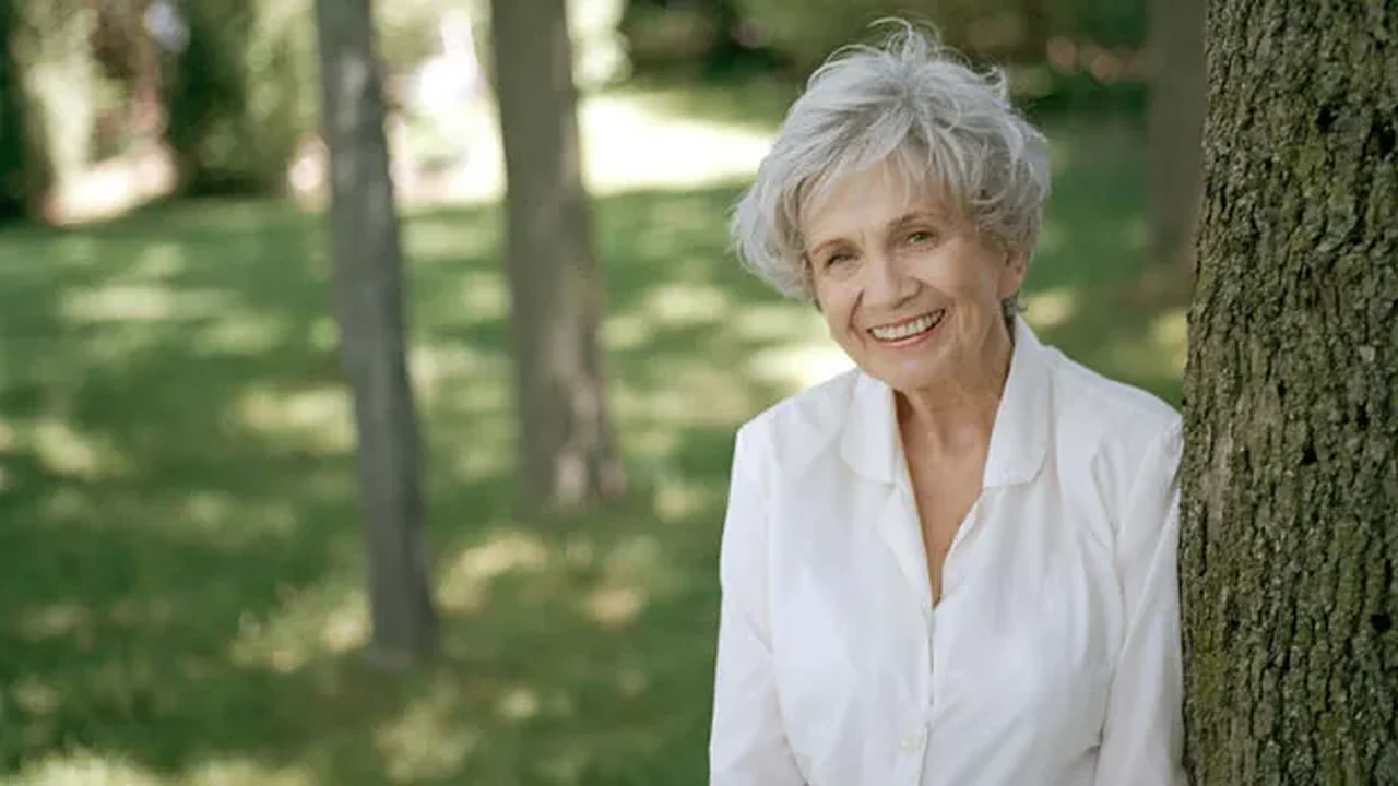 Morre a escritora canadense Alice Munro, vencedora do Nobel de literatura, aos 92 anos