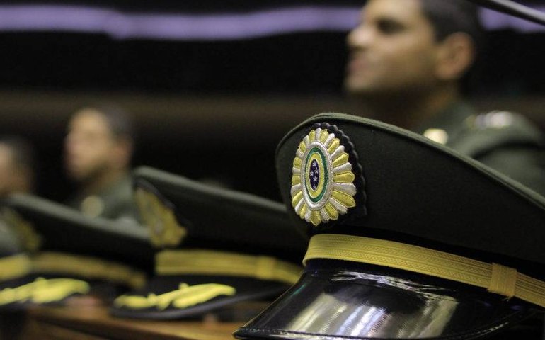 Militares ganham funções estratégicas no Ministério da Saúde