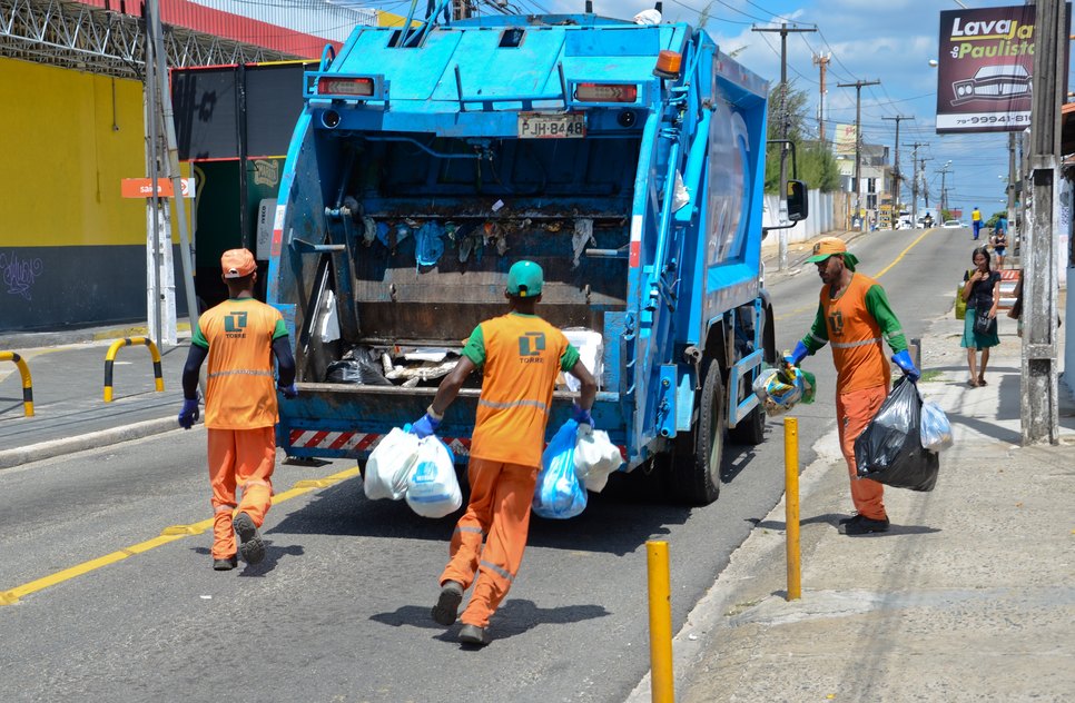 Serviço de coleta de lixo / Foto: Fotos: Felipe Goettenauer