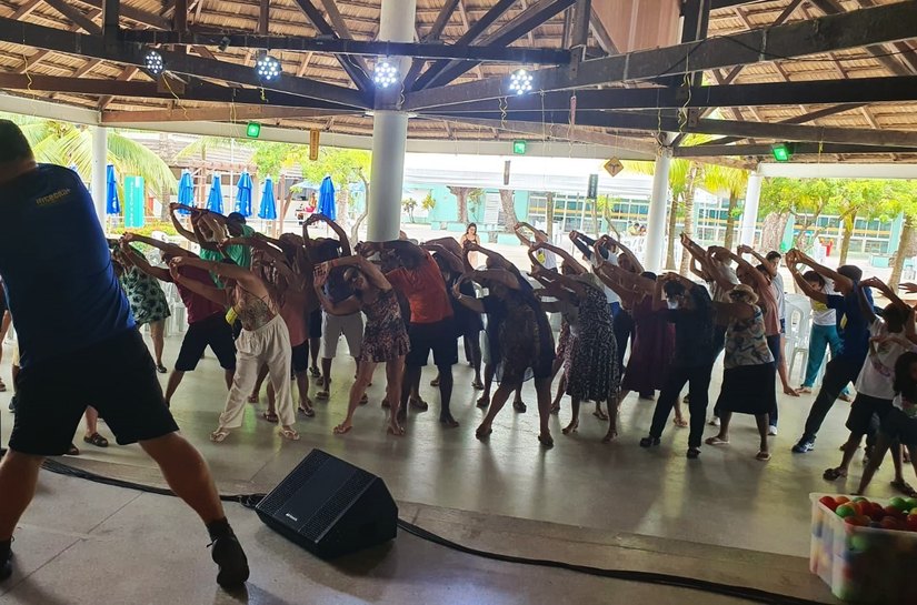 Encontro promove saúde e bem-estar de idosos e adolescentes no Sesc Guaxuma