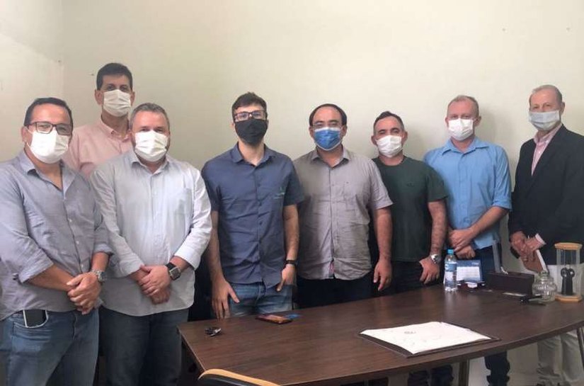 Junqueiro discute implantação de avançado serviço de tratamento de esgoto sanitário