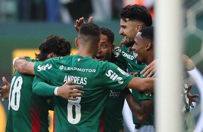 Palmeiras faz três gols em 10 minutos, vence o Vasco e abre vantagem na ponta