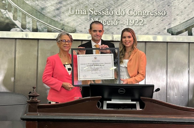 Juíza Fátima Pirauá tem atuação em prol da infância e juventude reconhecida pela ALE