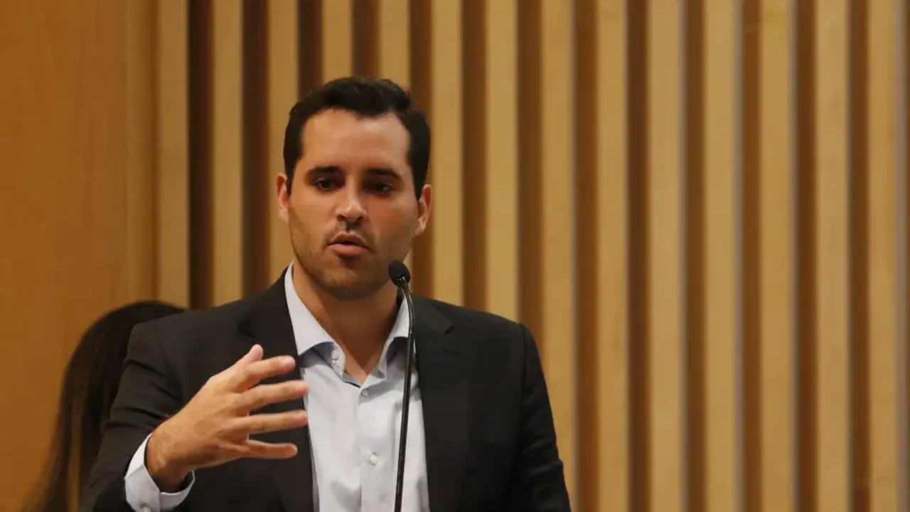 Novo prefeito do Rio propõe ampliar Grupo Especial para 15 escolas; Liesa impõe condições