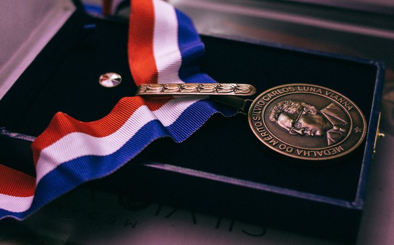 Confira os nomes dos servidores que vão receber a Medalha Silvio Vianna