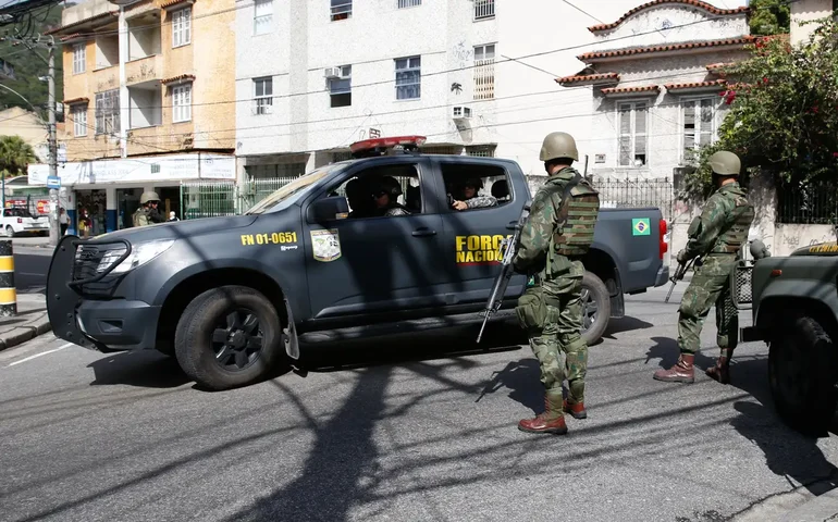 Número de policiais e suspeitos mortos em confronto nesta terça-feira no Rio já supera vítimas de todo o mês passado