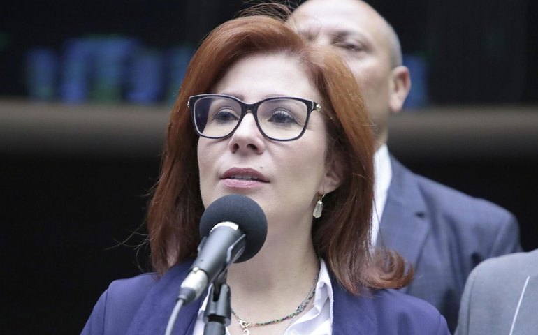 Justiça da Itália nega extradição de Carla Zambelli e determina sua libertação