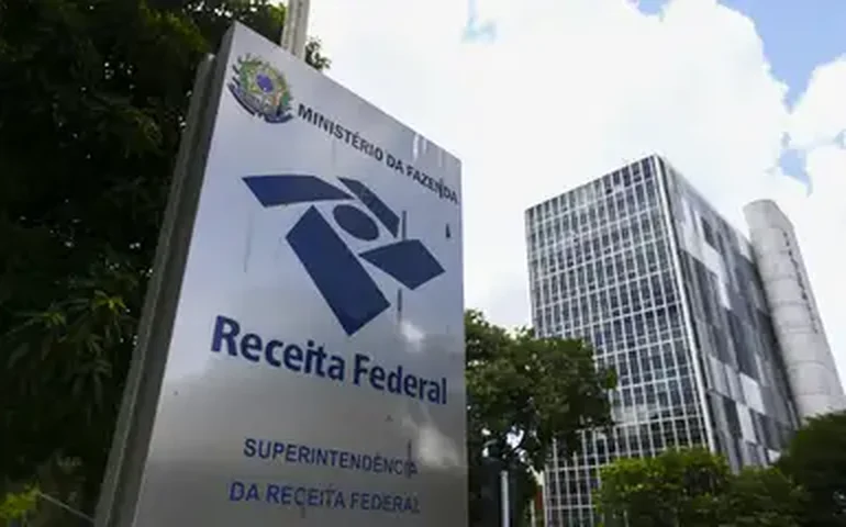 Receita Federal realiza leilão de fim de ano com iPhones a partir de R$ 586 e PS5 por R$ 1,6 mil