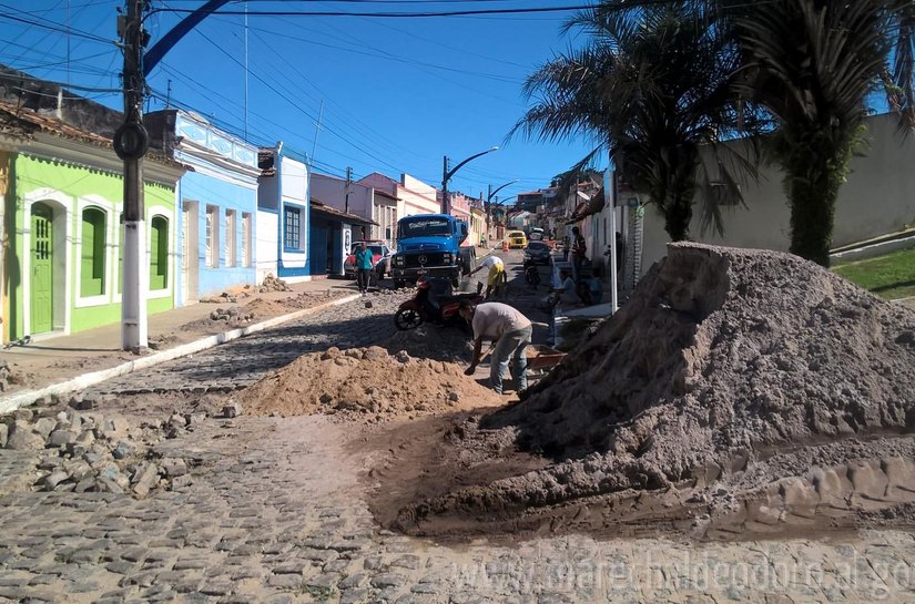 Calçamento em manutenção no centro histórico em Marechal Deodoro