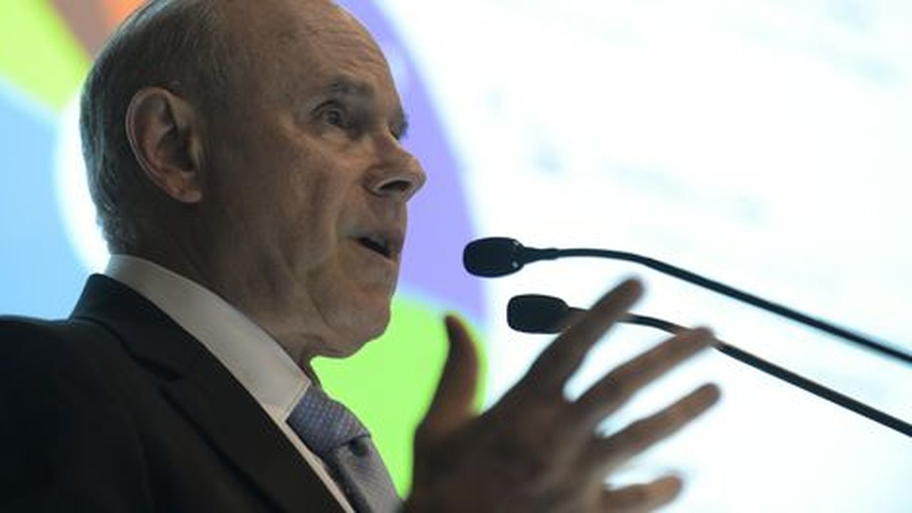 Decisão sobre aumento do IPI para veículos será tomada ‘na véspera’, diz Mantega