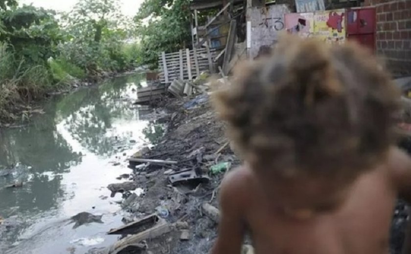 Auxílio Emergencial ajuda a baixar pobreza extrema no Brasil