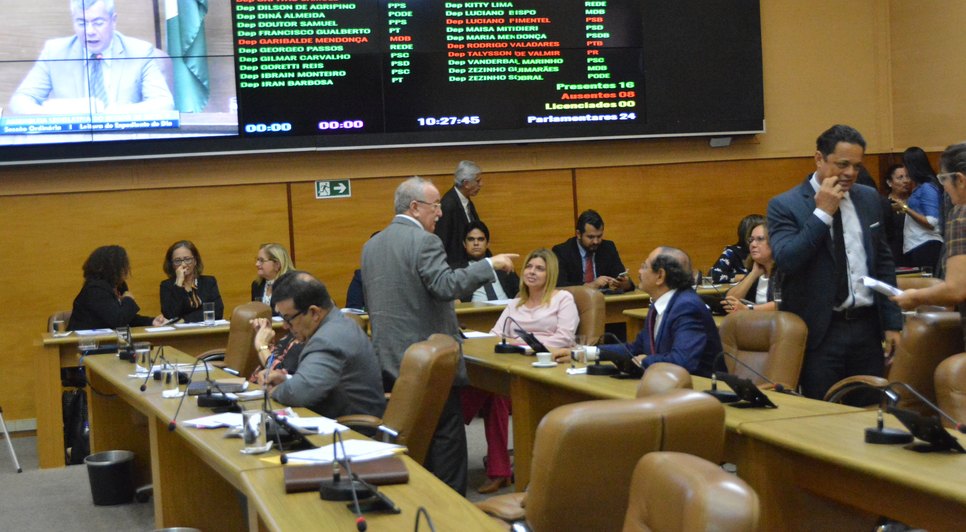 VOTAÇÃO NA ASSEMBLEIA / Foto: Jadilson Simões