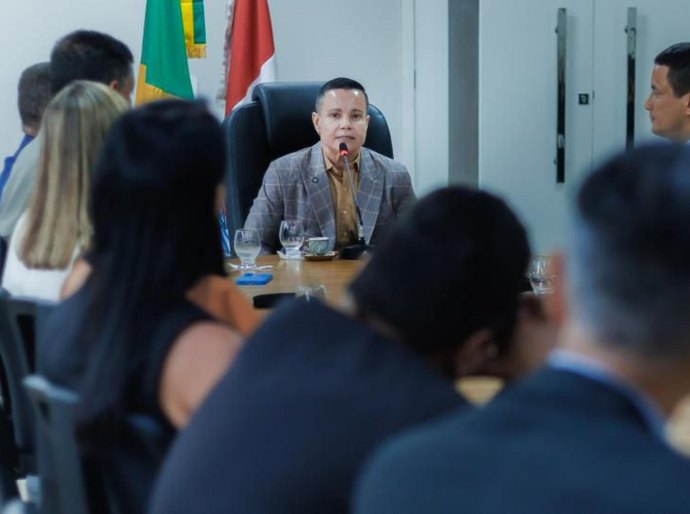 Acordo estruturado pela PGE amplia jornada e garante reajuste para cerca de 2.300 policiais civis