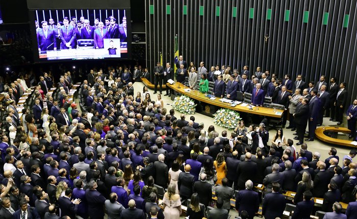 Plenário lotado para a posse e o juramento dos deputados eleitos em outubro - Foto: Assessoria