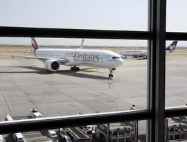 Maior aeroporto de Teerã retoma voos internacionais