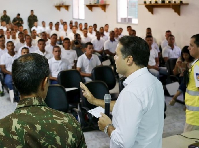 Governador anuncia ampliação do Ronda no Bairro para a orla de Maceió