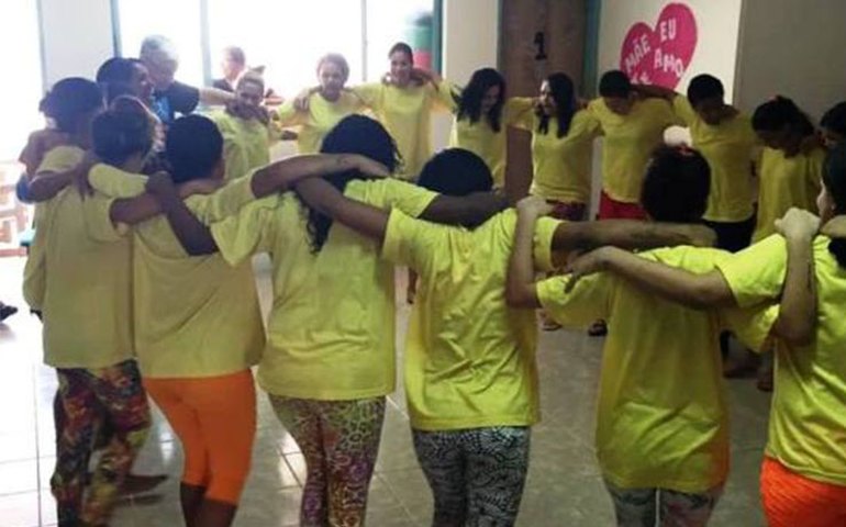 Jovens da Grota do Cigano concluem curso de inclusão digital