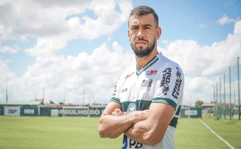 Ainda sem ser oficializado, Luciano Castán é flagrado com camisa do Guarani