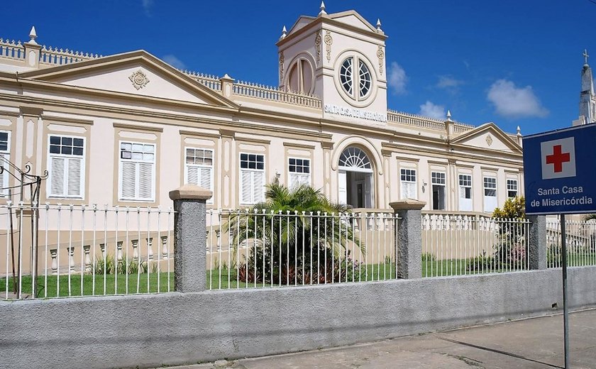 Santa Casa de Penedo mantém suspensão de novos atendimentos na UTI